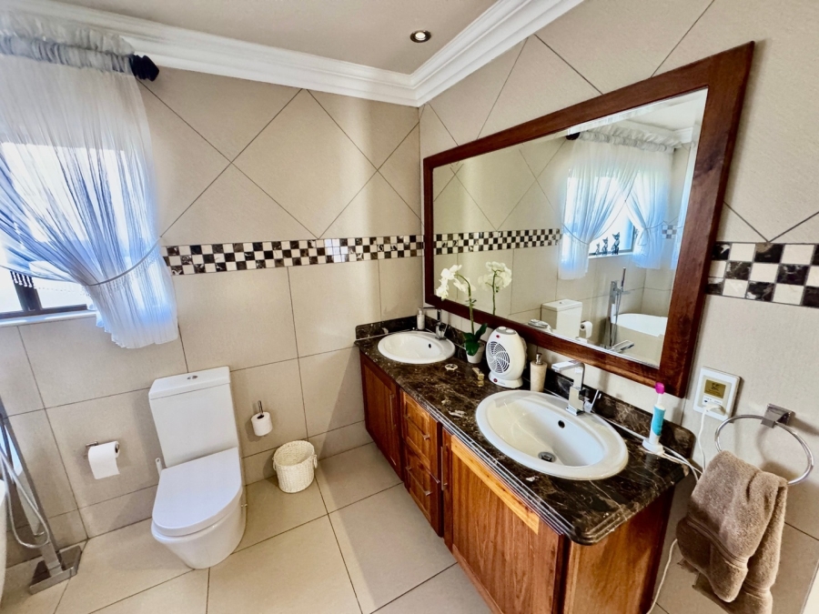 3 Bedroom Property for Sale in Van Der Hoff Park North West